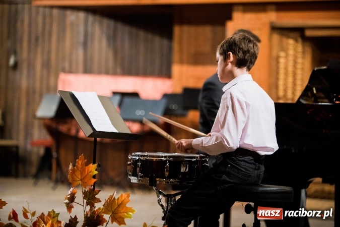 Zdjęcie w galerii na portalu naszraciborz.pl: Koncert Muzyki Polskiej w szkole muzycznej wiadomości z regionu