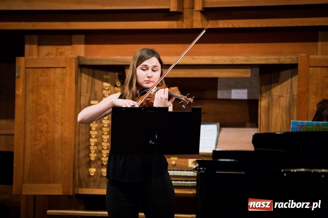 Zdjęcie w galerii na portalu naszraciborz.pl: Koncert Muzyki Polskiej w szkole muzycznej wiadomości z regionu