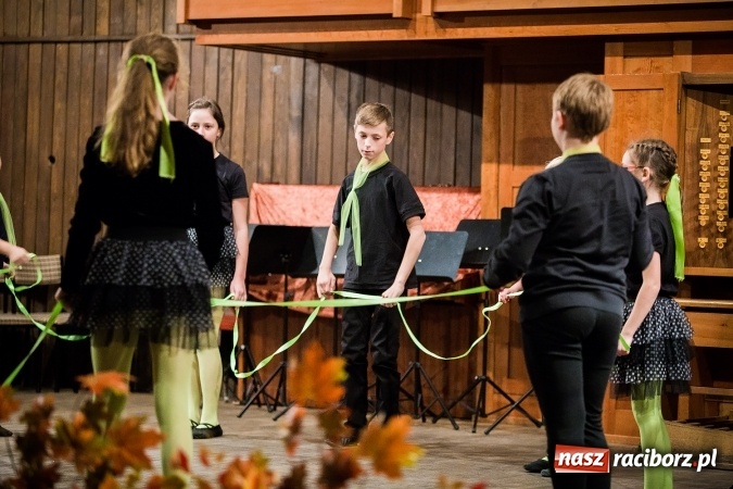 Zdjęcie w galerii na portalu naszraciborz.pl: Koncert Muzyki Polskiej w szkole muzycznej wiadomości z regionu