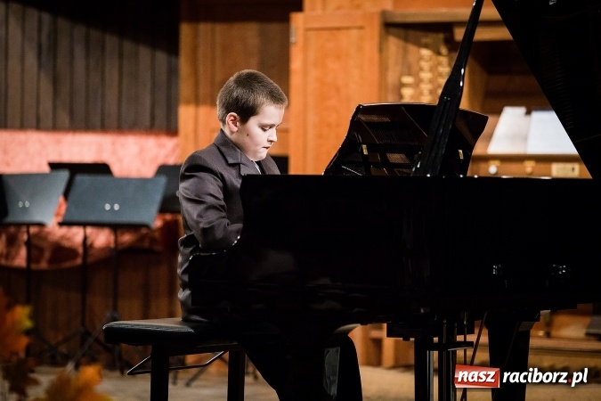 Zdjęcie w galerii na portalu naszraciborz.pl: Koncert Muzyki Polskiej w szkole muzycznej wiadomości z regionu