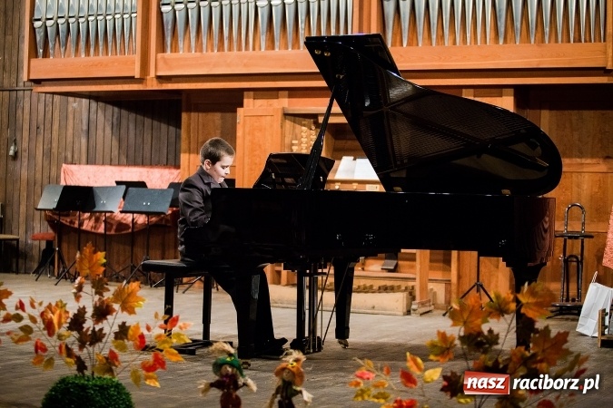 Zdjęcie w galerii na portalu naszraciborz.pl: Koncert Muzyki Polskiej w szkole muzycznej wiadomości z regionu