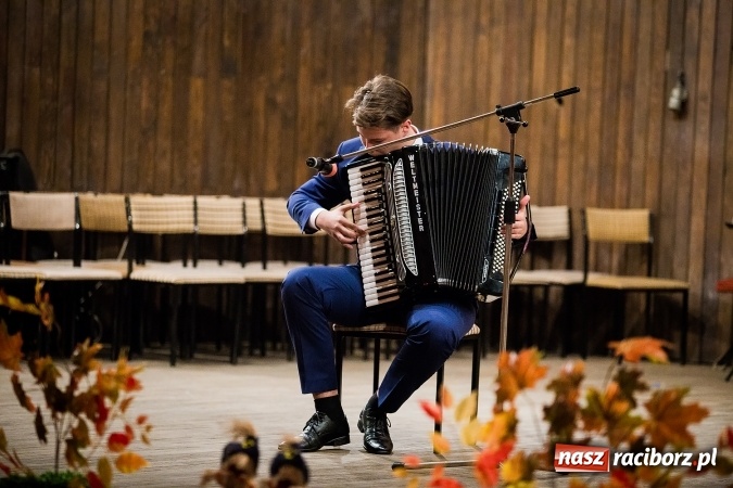 Zdjęcie w galerii na portalu naszraciborz.pl: Koncert Muzyki Polskiej w szkole muzycznej wiadomości z regionu