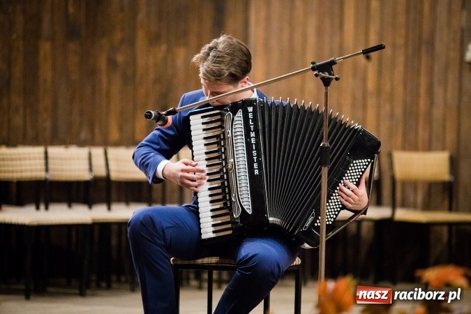 Zdjęcie w galerii na portalu naszraciborz.pl: Koncert Muzyki Polskiej w szkole muzycznej wiadomości z regionu