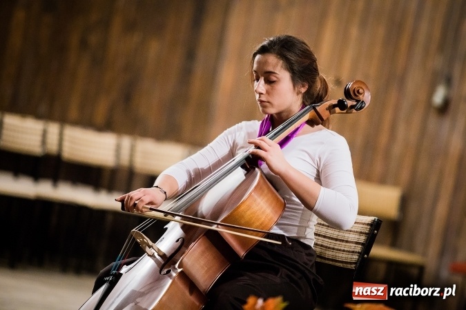 Zdjęcie w galerii na portalu naszraciborz.pl: Koncert Muzyki Polskiej w szkole muzycznej wiadomości z regionu