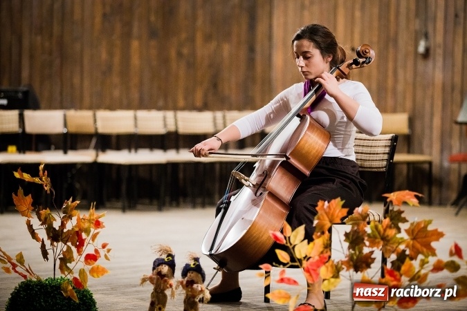 Zdjęcie w galerii na portalu naszraciborz.pl: Koncert Muzyki Polskiej w szkole muzycznej wiadomości z regionu