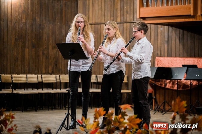 Zdjęcie w galerii na portalu naszraciborz.pl: Koncert Muzyki Polskiej w szkole muzycznej wiadomości z regionu