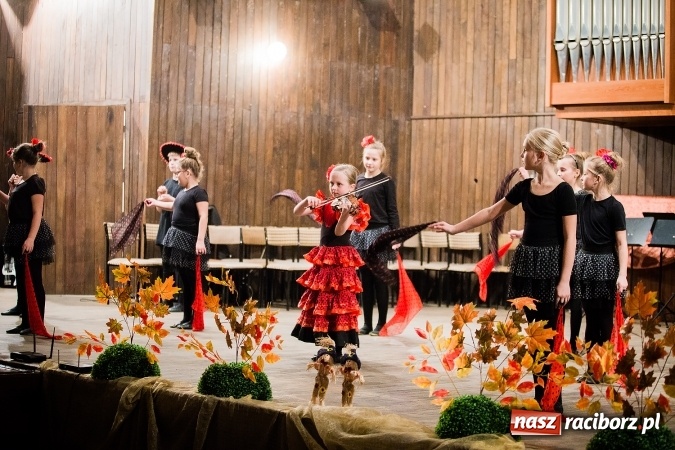 Zdjęcie w galerii na portalu naszraciborz.pl: Koncert Muzyki Polskiej w szkole muzycznej wiadomości z regionu