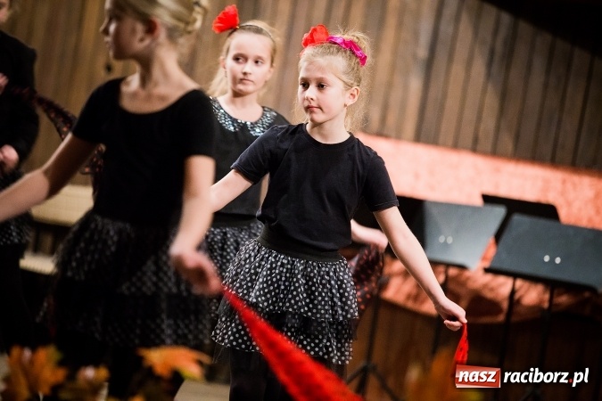 Zdjęcie w galerii na portalu naszraciborz.pl: Koncert Muzyki Polskiej w szkole muzycznej wiadomości z regionu