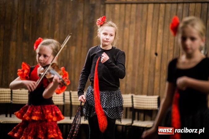 Zdjęcie w galerii na portalu naszraciborz.pl: Koncert Muzyki Polskiej w szkole muzycznej wiadomości z regionu