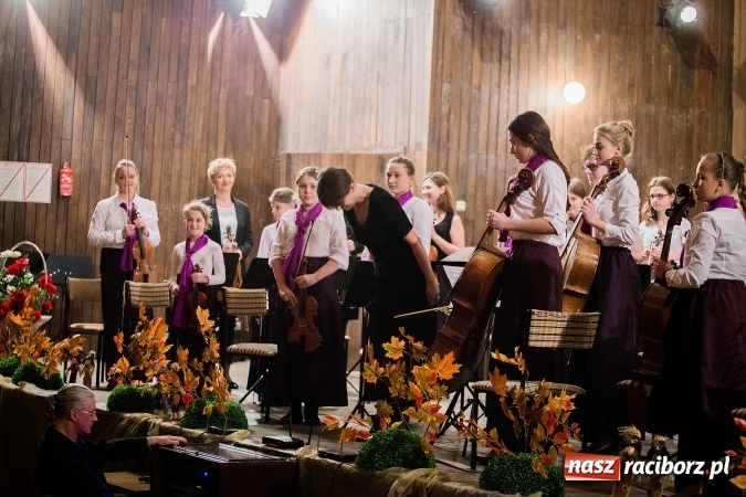 Zdjęcie w galerii na portalu naszraciborz.pl: Koncert Muzyki Polskiej w szkole muzycznej wiadomości z regionu