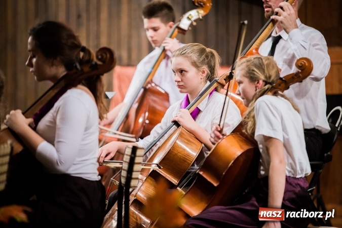 Zdjęcie w galerii na portalu naszraciborz.pl: Koncert Muzyki Polskiej w szkole muzycznej wiadomości z regionu