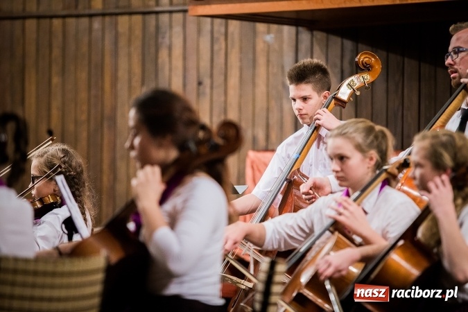 Zdjęcie w galerii na portalu naszraciborz.pl: Koncert Muzyki Polskiej w szkole muzycznej wiadomości z regionu