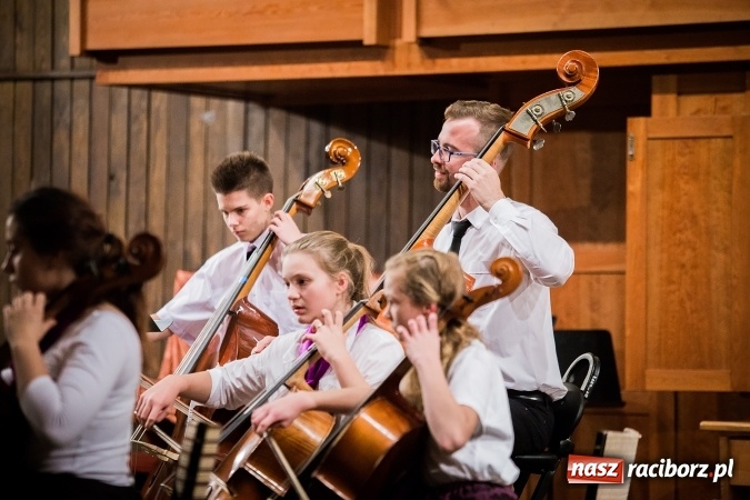 Zdjęcie w galerii na portalu naszraciborz.pl: Koncert Muzyki Polskiej w szkole muzycznej wiadomości z regionu