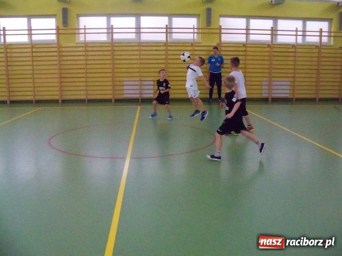 Zdjęcie w galerii na portalu naszraciborz.pl: Puchar Tymbarku: Grzegorzowice lepsze od Pawłowa w finale powiatowym wiadomości z regionu