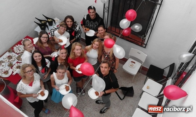Zdjęcie w galerii na portalu naszraciborz.pl: Raciborzanie w Hiszpanii – Kochamy Polskę!  wiadomości z regionu