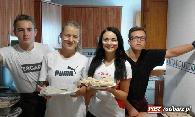 Zdjęcie w galerii na portalu naszraciborz.pl: Raciborzanie w Hiszpanii – Kochamy Polskę!  wiadomości z regionu