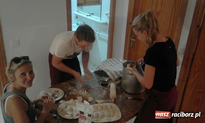 Zdjęcie w galerii na portalu naszraciborz.pl: Raciborzanie w Hiszpanii – Kochamy Polskę!  wiadomości z regionu