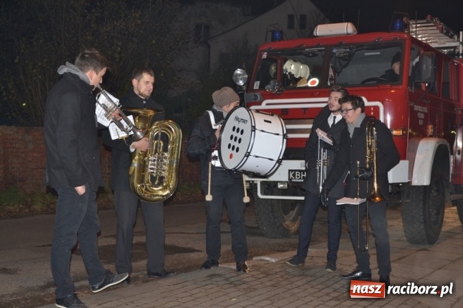 Zdjęcie w galerii na portalu naszraciborz.pl: Święty Marcin na dziedzińcu Starego Opactwa w Rudach  wiadomości z regionu