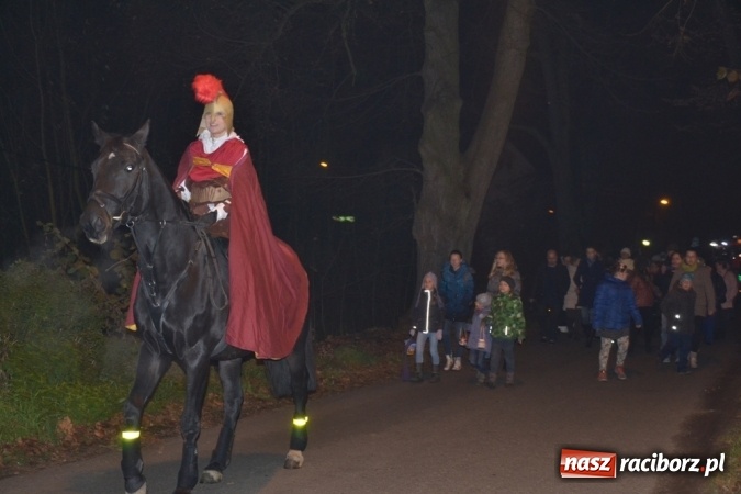 Zdjęcie w galerii na portalu naszraciborz.pl: Święty Marcin na dziedzińcu Starego Opactwa w Rudach  wiadomości z regionu