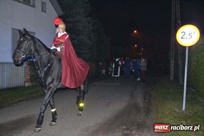 Zdjęcie w galerii na portalu naszraciborz.pl: Święty Marcin na dziedzińcu Starego Opactwa w Rudach  wiadomości z regionu