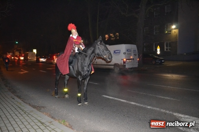 Zdjęcie w galerii na portalu naszraciborz.pl: Święty Marcin na dziedzińcu Starego Opactwa w Rudach  wiadomości z regionu