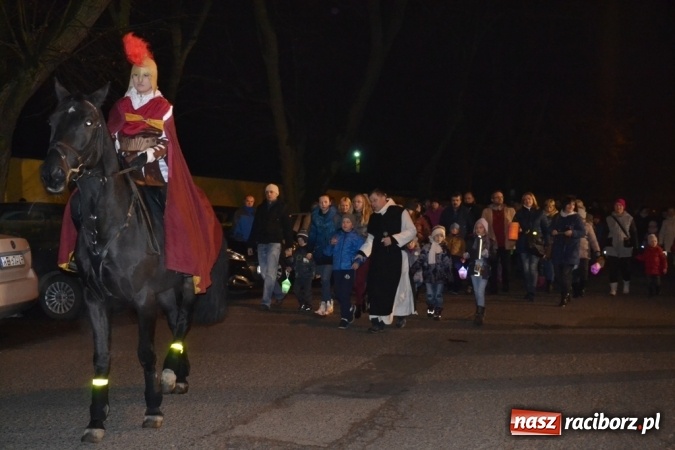 Zdjęcie w galerii na portalu naszraciborz.pl: Święty Marcin na dziedzińcu Starego Opactwa w Rudach  wiadomości z regionu