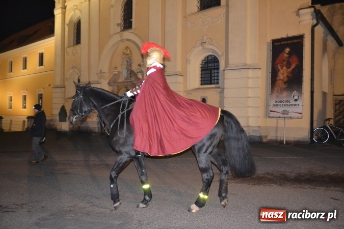 Zdjęcie w galerii na portalu naszraciborz.pl: Święty Marcin na dziedzińcu Starego Opactwa w Rudach  wiadomości z regionu