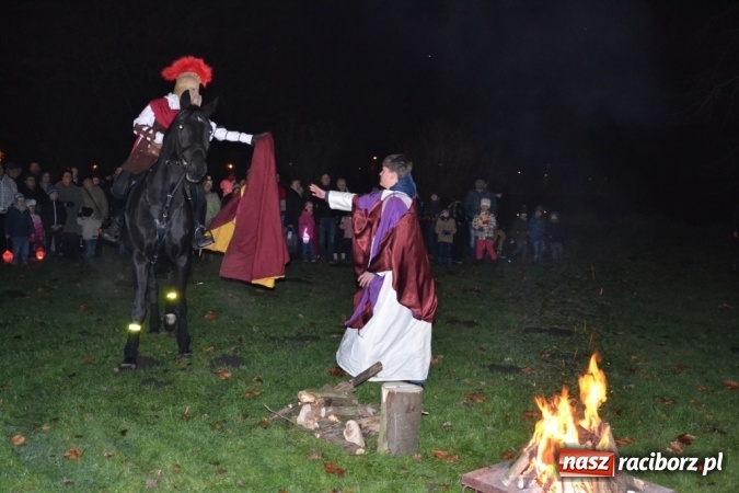 Zdjęcie w galerii na portalu naszraciborz.pl: Święty Marcin na dziedzińcu Starego Opactwa w Rudach  wiadomości z regionu