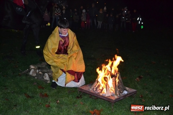 Zdjęcie w galerii na portalu naszraciborz.pl: Święty Marcin na dziedzińcu Starego Opactwa w Rudach  wiadomości z regionu