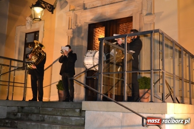 Zdjęcie w galerii na portalu naszraciborz.pl: Święty Marcin na dziedzińcu Starego Opactwa w Rudach  wiadomości z regionu