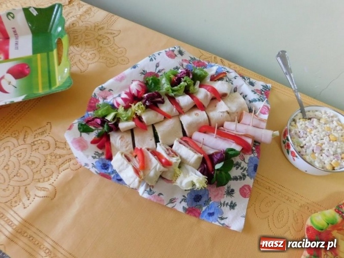 Zdjęcie w galerii na portalu naszraciborz.pl: Śniadanie Daje Moc - ogólnopolska akcja w SP 4 wiadomości z regionu