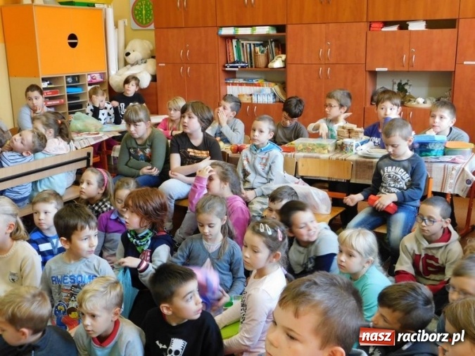 Zdjęcie w galerii na portalu naszraciborz.pl: Śniadanie Daje Moc - ogólnopolska akcja w SP 4 wiadomości z regionu