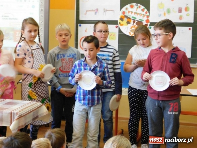 Zdjęcie w galerii na portalu naszraciborz.pl: Śniadanie Daje Moc - ogólnopolska akcja w SP 4 wiadomości z regionu