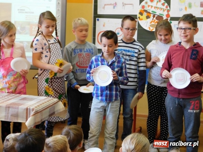 Zdjęcie w galerii na portalu naszraciborz.pl: Śniadanie Daje Moc - ogólnopolska akcja w SP 4 wiadomości z regionu