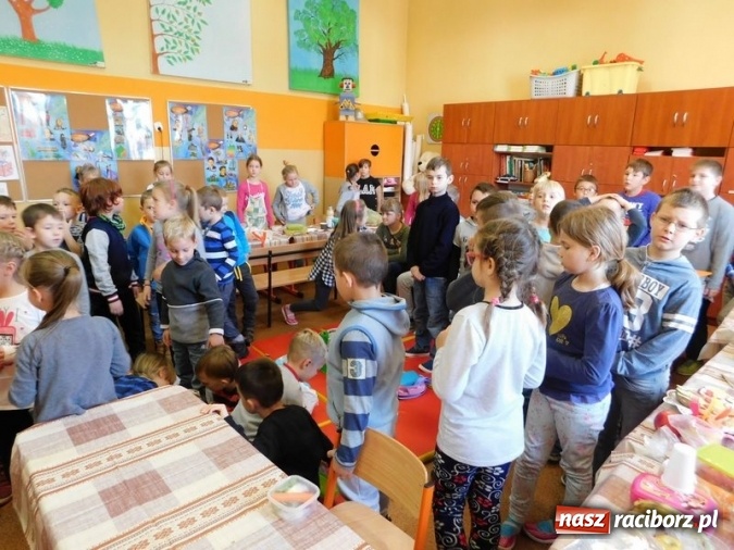 Zdjęcie w galerii na portalu naszraciborz.pl: Śniadanie Daje Moc - ogólnopolska akcja w SP 4 wiadomości z regionu