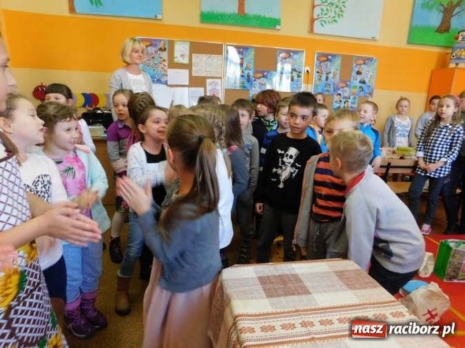 Zdjęcie w galerii na portalu naszraciborz.pl: Śniadanie Daje Moc - ogólnopolska akcja w SP 4 wiadomości z regionu