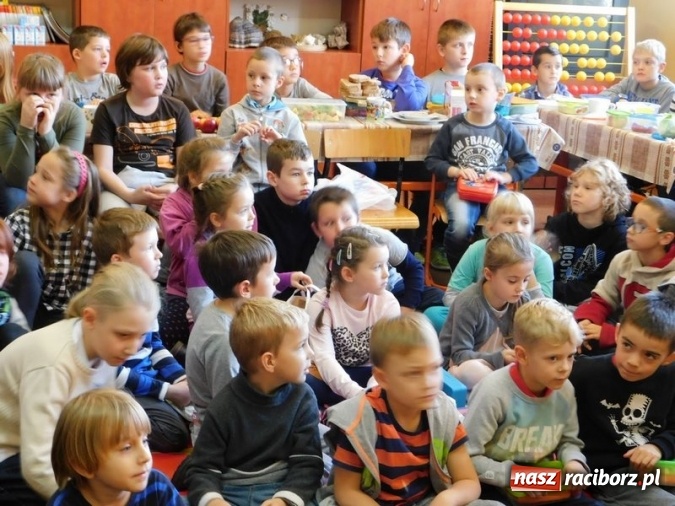 Zdjęcie w galerii na portalu naszraciborz.pl: Śniadanie Daje Moc - ogólnopolska akcja w SP 4 wiadomości z regionu