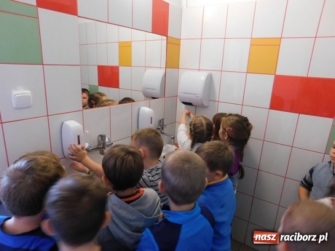 Zdjęcie w galerii na portalu naszraciborz.pl: Śniadanie Daje Moc - ogólnopolska akcja w SP 4 wiadomości z regionu