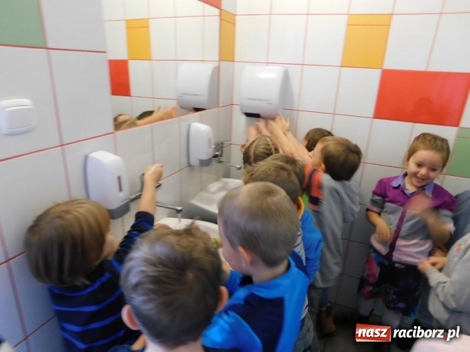 Zdjęcie w galerii na portalu naszraciborz.pl: Śniadanie Daje Moc - ogólnopolska akcja w SP 4 wiadomości z regionu