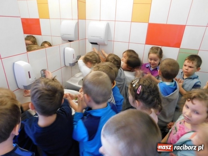 Zdjęcie w galerii na portalu naszraciborz.pl: Śniadanie Daje Moc - ogólnopolska akcja w SP 4 wiadomości z regionu