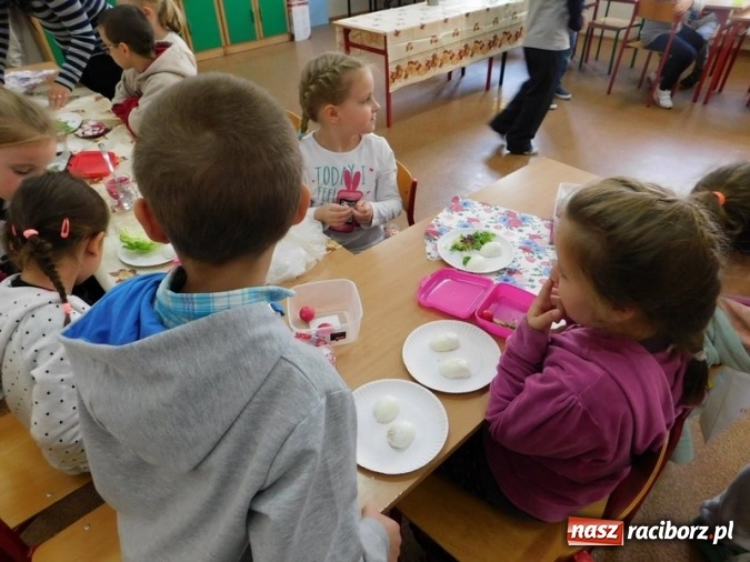 Zdjęcie w galerii na portalu naszraciborz.pl: Śniadanie Daje Moc - ogólnopolska akcja w SP 4 wiadomości z regionu