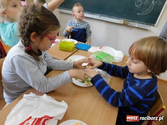 Zdjęcie w galerii na portalu naszraciborz.pl: Śniadanie Daje Moc - ogólnopolska akcja w SP 4 wiadomości z regionu