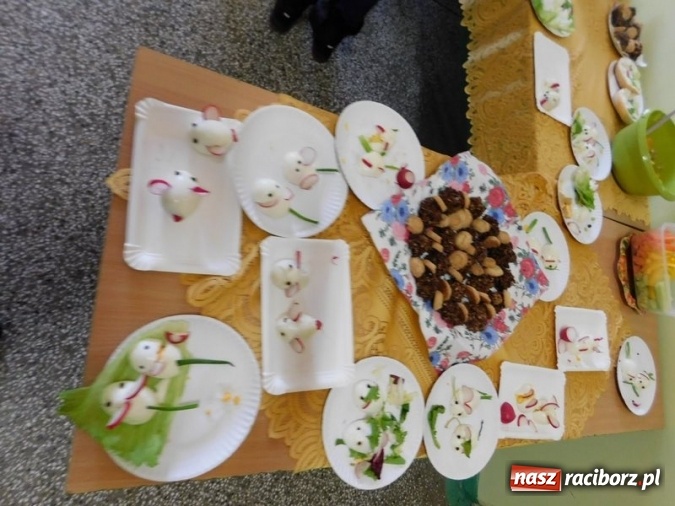 Zdjęcie w galerii na portalu naszraciborz.pl: Śniadanie Daje Moc - ogólnopolska akcja w SP 4 wiadomości z regionu