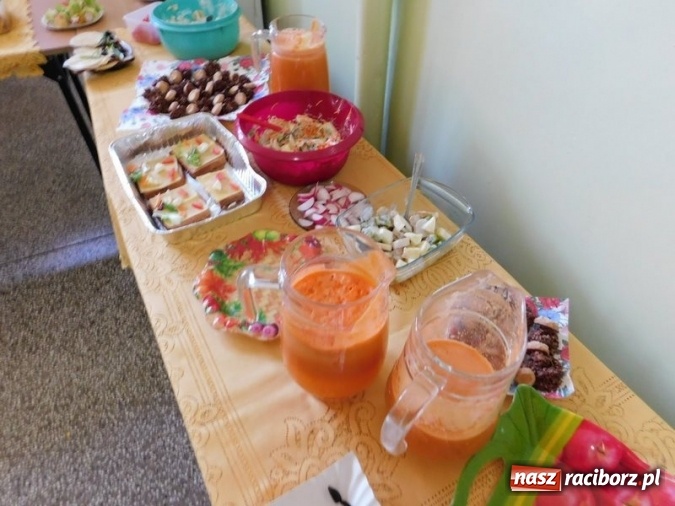 Zdjęcie w galerii na portalu naszraciborz.pl: Śniadanie Daje Moc - ogólnopolska akcja w SP 4 wiadomości z regionu