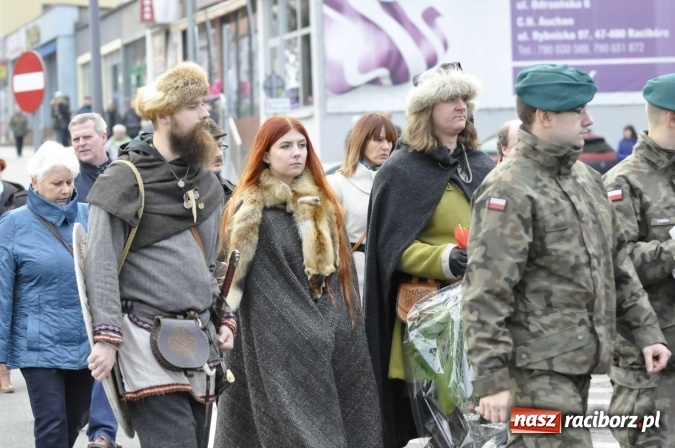 Zdjęcie w galerii na portalu naszraciborz.pl: Raciborskie obchody 98. rocznicy odzyskania przez POLSKĘ niepodległości FOTO I WIDEO wiadomości z regionu