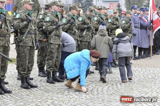 Zdjęcie w galerii na portalu naszraciborz.pl: Raciborskie obchody 98. rocznicy odzyskania przez POLSKĘ niepodległości FOTO I WIDEO wiadomości z regionu