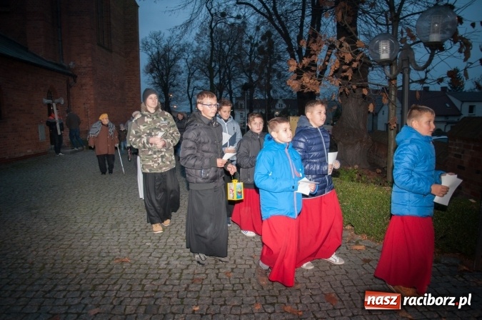 Zdjęcie w galerii na portalu naszraciborz.pl: Tak w Markowicach się zdarza i znów pewnie zdarzy - święty Marcin przejechał od ołtarza do straży wiadomości z regionu