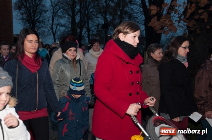 Zdjęcie w galerii na portalu naszraciborz.pl: Tak w Markowicach się zdarza i znów pewnie zdarzy - święty Marcin przejechał od ołtarza do straży wiadomości z regionu