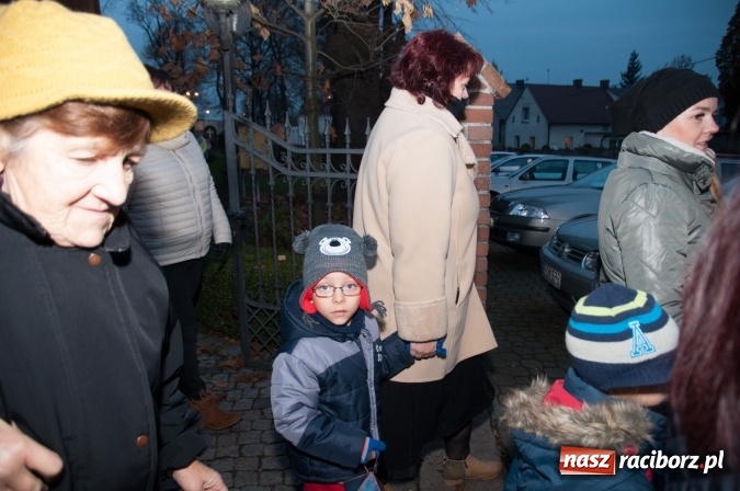 Zdjęcie w galerii na portalu naszraciborz.pl: Tak w Markowicach się zdarza i znów pewnie zdarzy - święty Marcin przejechał od ołtarza do straży wiadomości z regionu