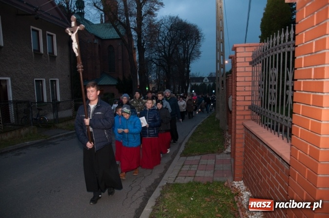 Zdjęcie w galerii na portalu naszraciborz.pl: Tak w Markowicach się zdarza i znów pewnie zdarzy - święty Marcin przejechał od ołtarza do straży wiadomości z regionu